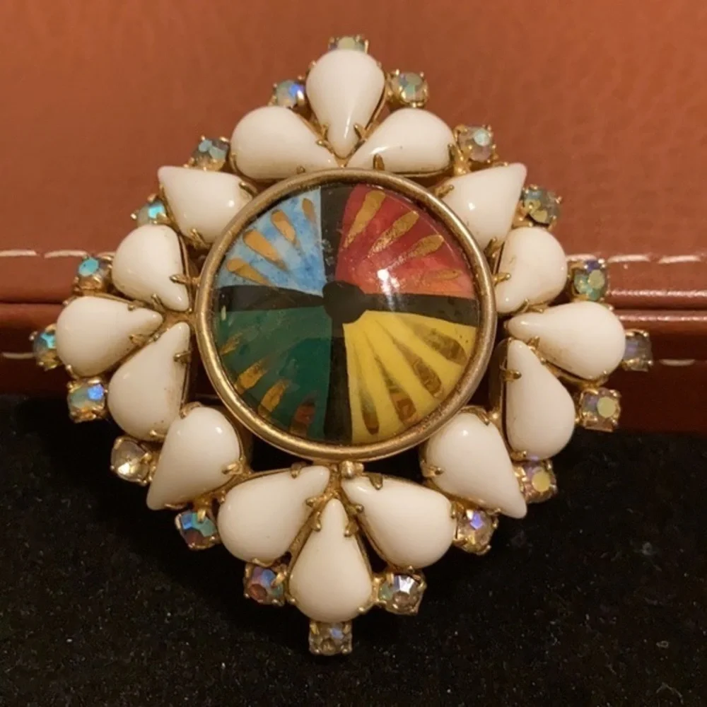 Fabulous statement pin